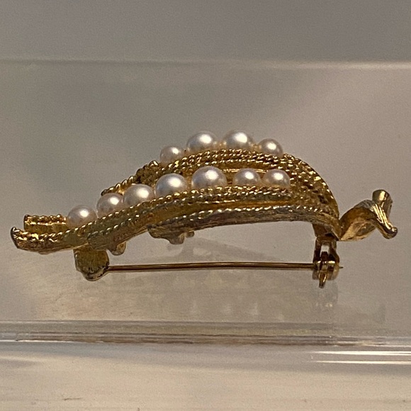 Vintage Lisner Faux Pearl and Gold Tone Brooch/Pin 1.9" L - Picture 4 of 6